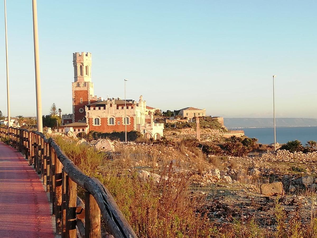 La Trinacria Di Capo Passero Portopalo Di Capo Passero Eksteriør billede